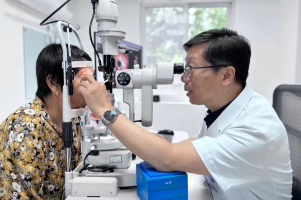 醫(yī)德醫(yī)風(fēng) | 愛爾眼科王林農(nóng)：守護(hù)生命希望，在“刀尖起舞”的光明篆刻師