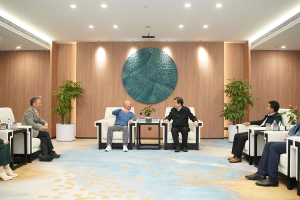 湖南省政協(xié)副主席、省工商聯(lián)主席張健一行走訪慰問愛爾眼科：錨定產(chǎn)業(yè)鏈高地，推動湖南高質(zhì)量發(fā)展