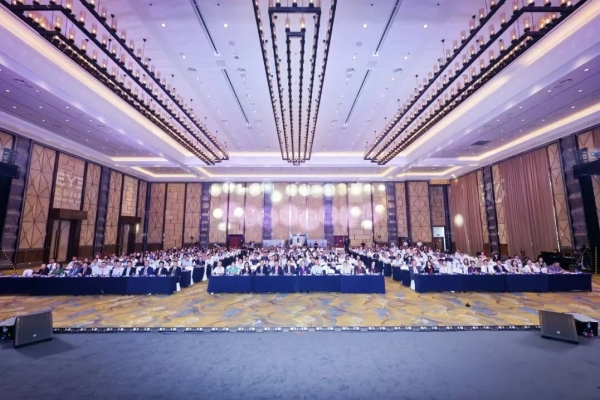 超八成60歲以上人群老花、白內(nèi)障并存——愛爾眼科開啟老視多學科診療新時代